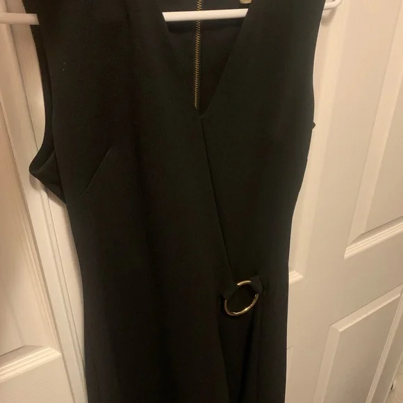 EUC CALVIN KLEIN V-Neck Gold O-Ring mini Black Dress - Picture 9 of 9
